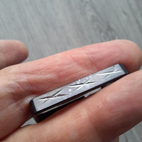 Vintage Black Clip On Earrings Rockabilly Etched Metal Rectangle Hoops Hong Kong - Picture 10 of 15